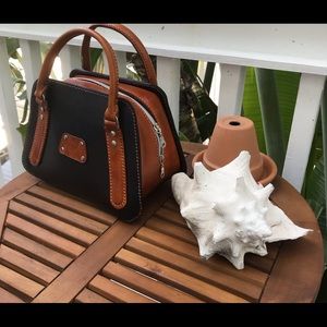 The “Carlo” Handbag